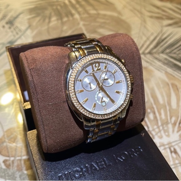 Two-tone gold and sliver Michael Kors Watch - Picture 2 of 4